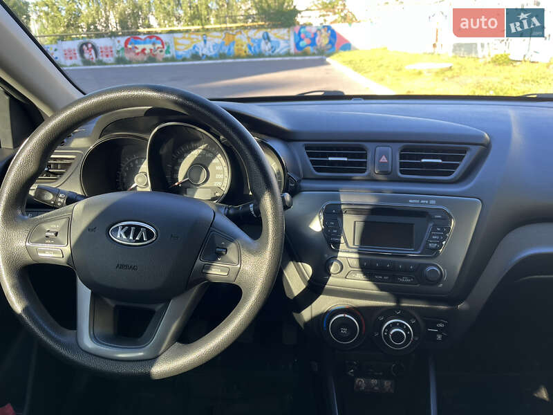 Седан Kia Rio 2012 в Кременчуге