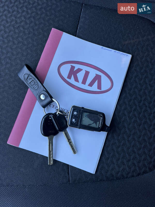 Седан Kia Rio 2012 в Кременчуге