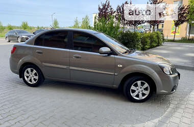 Седан Kia Rio 2011 в Софиевской Борщаговке