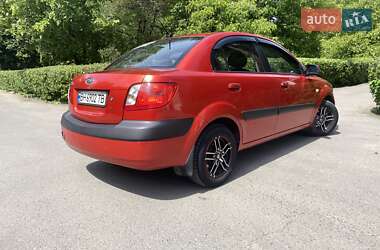 Седан Kia Rio 2005 в Подольске