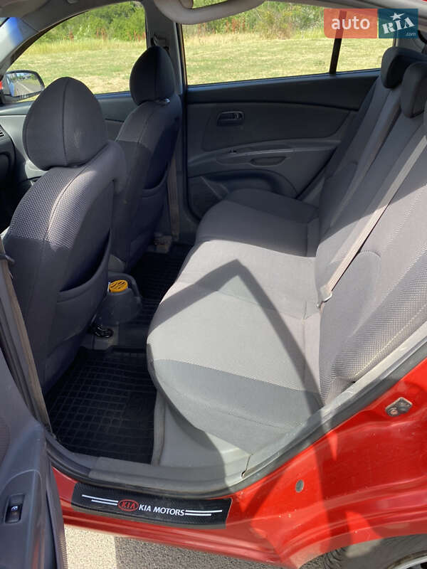 Хетчбек Kia Rio 2006 в Кривому Розі