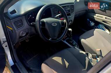 Хэтчбек Kia Rio 2006 в 