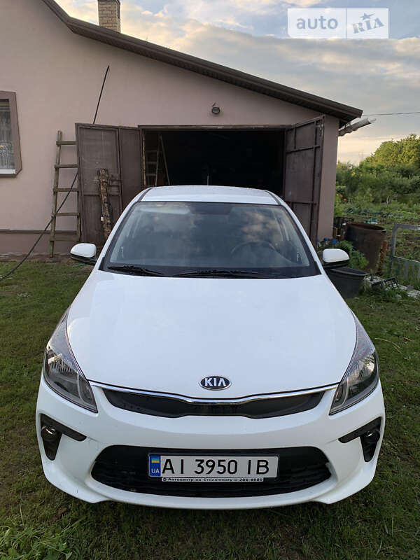 Седан Kia Rio 2017 в Іванковичах