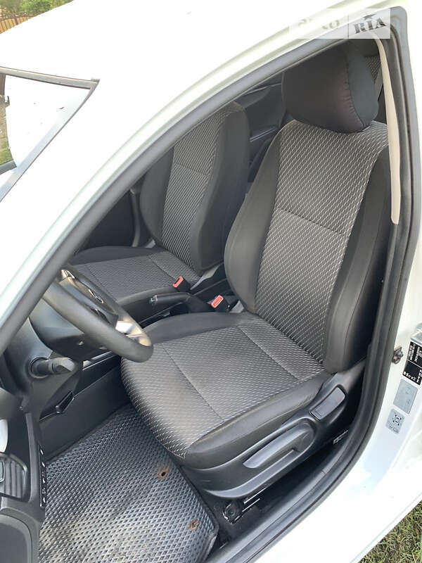 Седан Kia Rio 2017 в Іванковичах