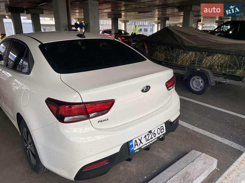 Седан Kia Rio 2017 в Харькове