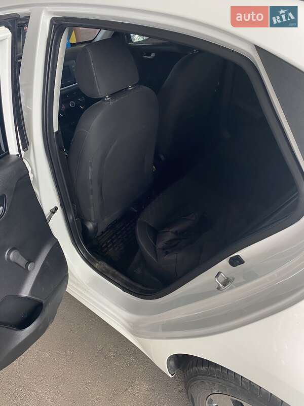 Седан Kia Rio 2017 в Харькове