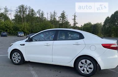 Седан Kia Rio 2013 в Бучі