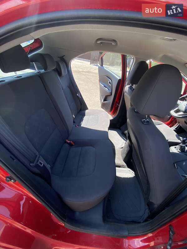 Хэтчбек Kia Rio 2013 в Запорожье