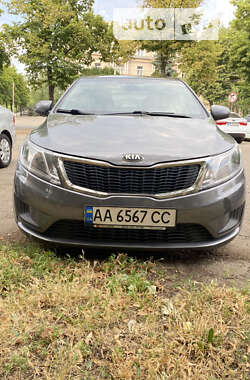 Седан Kia Rio 2013 в Кривом Роге