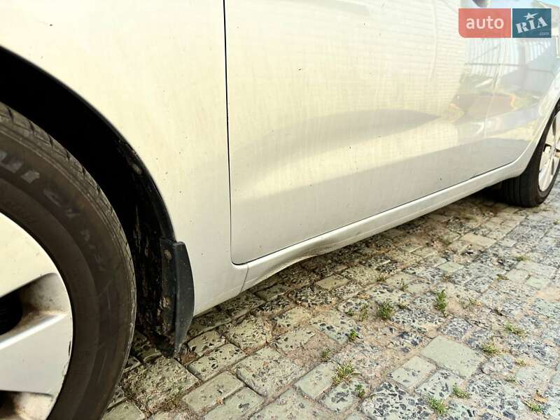 Хетчбек Kia Rio 2013 в Харкові