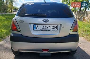 Хэтчбек Kia Rio 2006 в 