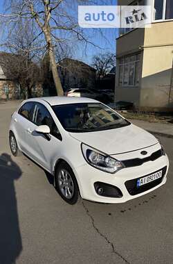 Хэтчбек Kia Rio 2011 в Вишневом