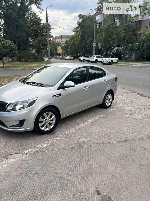 Седан Kia Rio 2013 в Запоріжжі