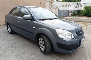 Седан Kia Rio 2006 в Николаеве