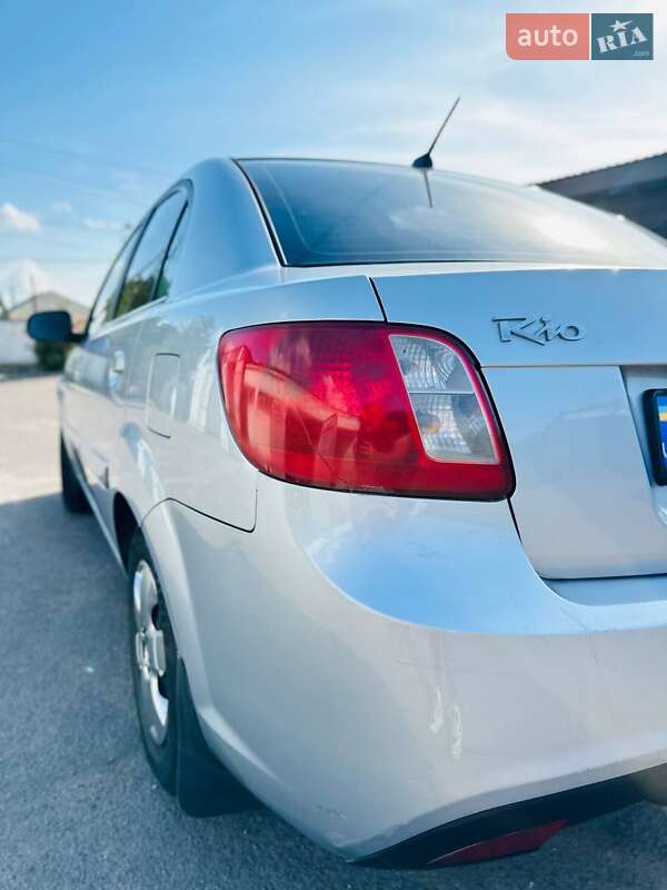 Седан Kia Rio 2010 в Днепре