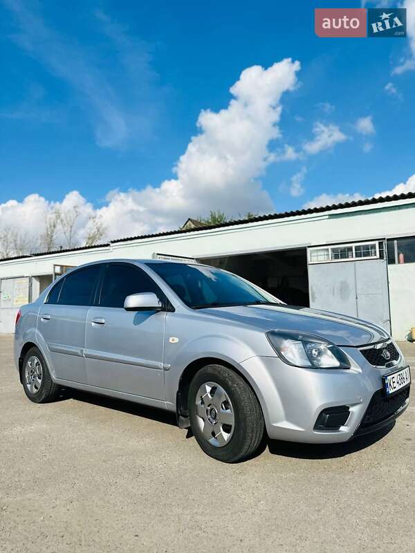 Седан Kia Rio 2010 в Днепре