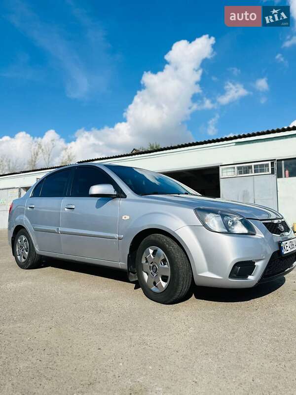 Седан Kia Rio 2010 в Днепре