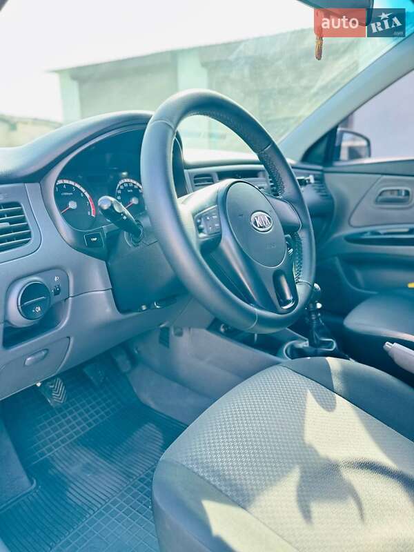 Седан Kia Rio 2010 в Днепре