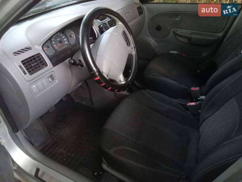 Седан Kia Rio 2005 в Козельщине