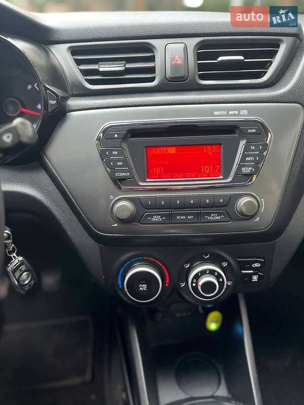 Седан Kia Rio 2012 в Львове