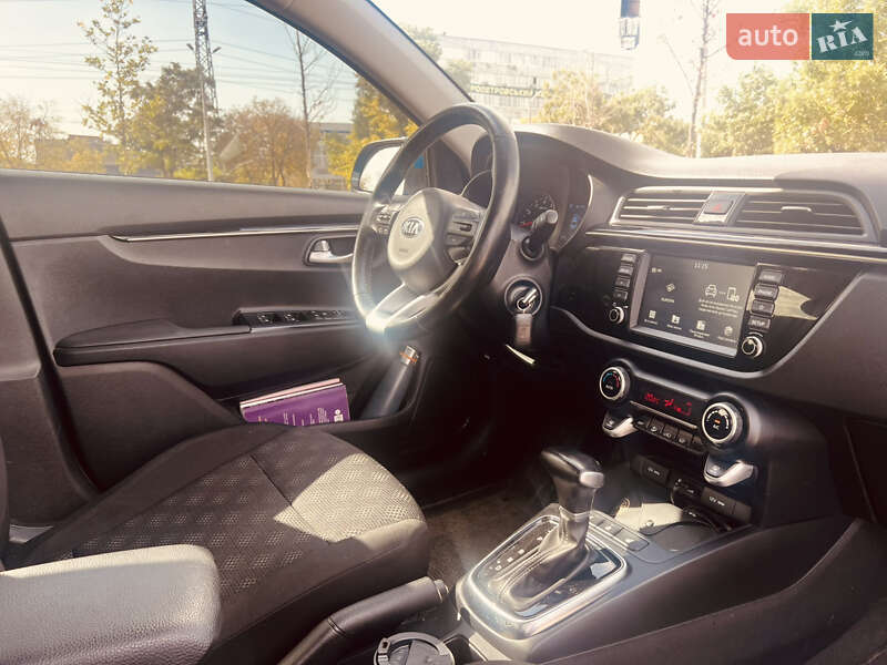 Седан Kia Rio 2018 в Днепре