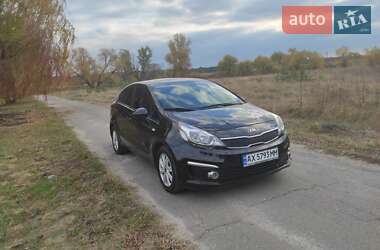 Седан Kia Rio 2015 в Краснограді