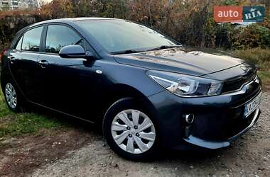 Хетчбек Kia Rio 2017 в Києві