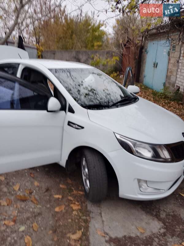 Седан Kia Rio 2012 в Нікополі