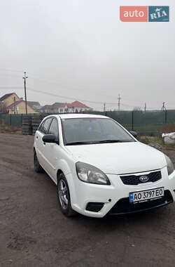 Хетчбек Kia Rio 2010 в Ужгороді