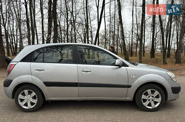 Хетчбек Kia Rio 2006 в Охтирці