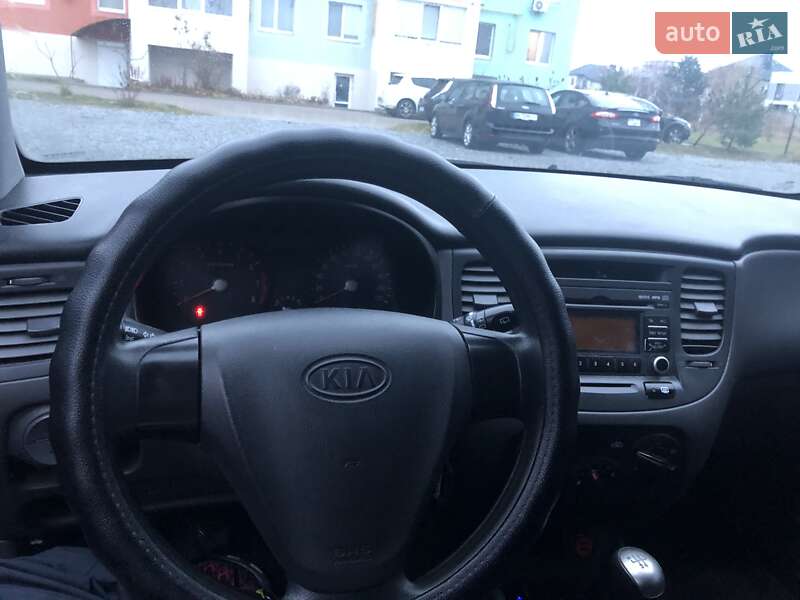 Хэтчбек Kia Rio 2008 в Ровно