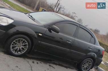 Седан Kia Rio 2006 в Покрові