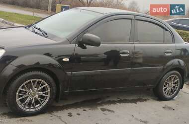 Седан Kia Rio 2006 в Покрові