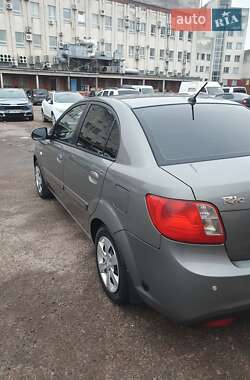 Седан Kia Rio 2011 в Чернигове
