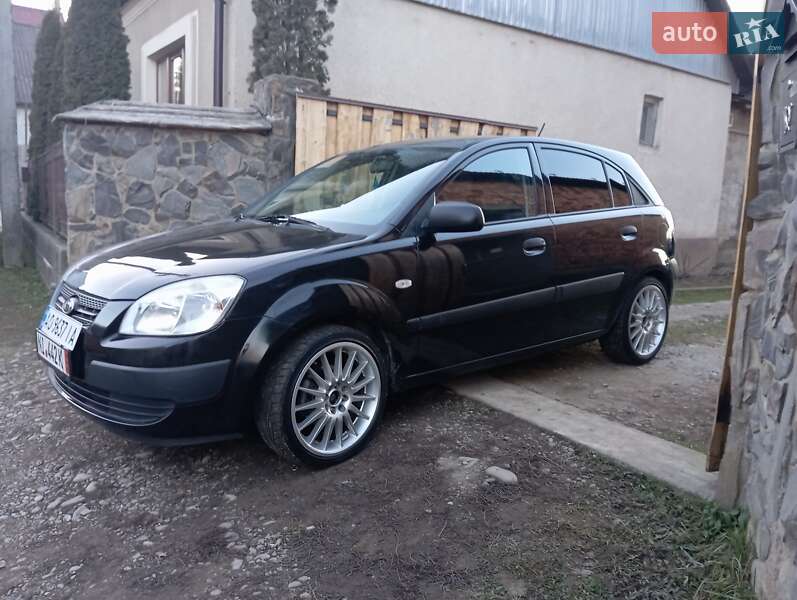 Хэтчбек Kia Rio 2009 в 
