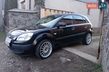 Хэтчбек Kia Rio 2009 в 