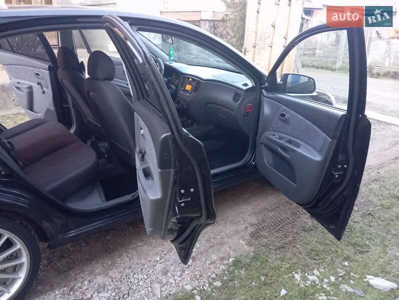 Хэтчбек Kia Rio 2009 в Хусте