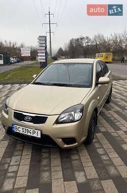 Седан Kia Rio 2010 в Львові