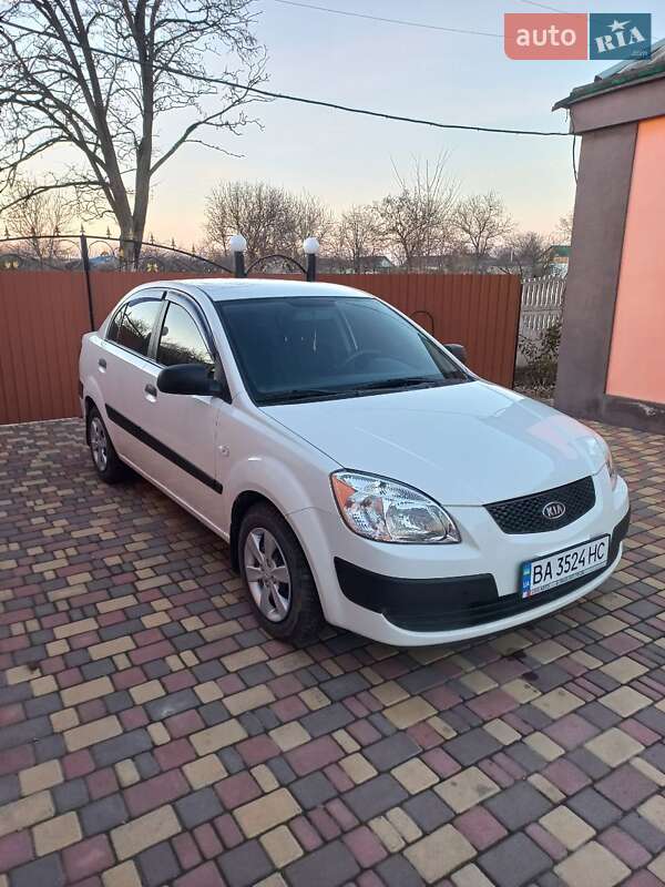 Седан Kia Rio 2009 в Новомиргороді