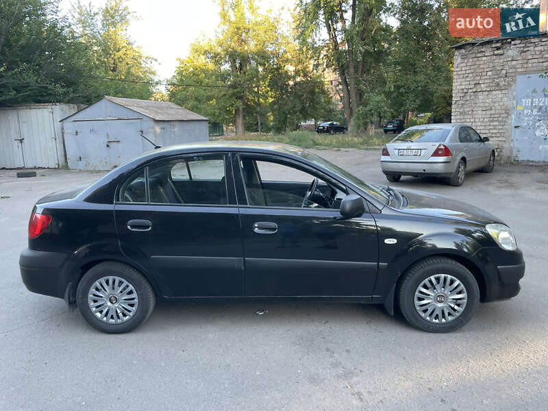 Седан Kia Rio 2009 в Кривом Роге