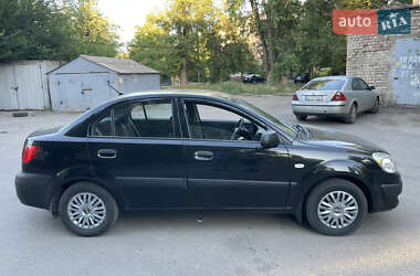 Седан Kia Rio 2009 в Кривом Роге