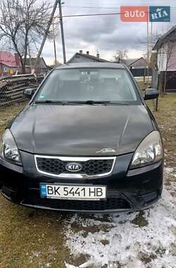 Хэтчбек Kia Rio 2010 в Ровно