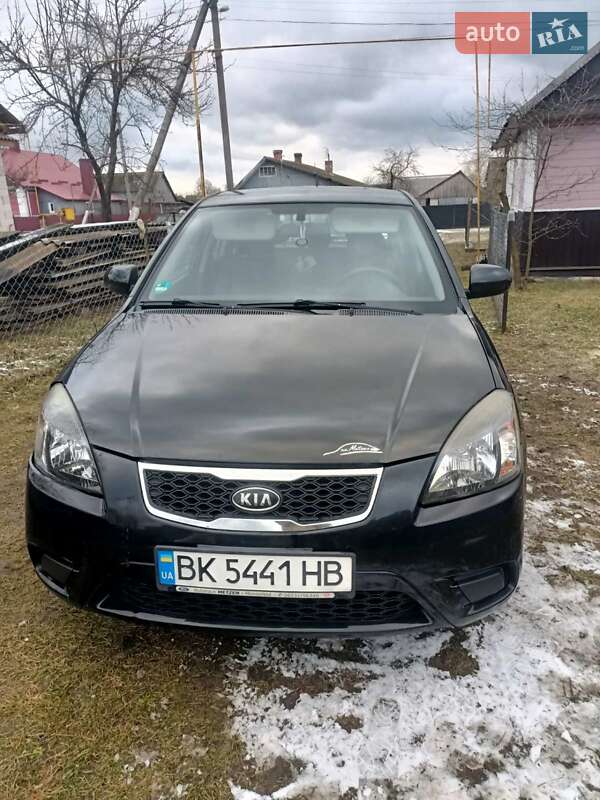 Хетчбек Kia Rio 2010 в Рівному