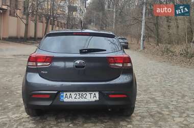 Хэтчбек Kia Rio 2017 в Киеве