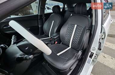 Хэтчбек Kia Rio 2012 в 