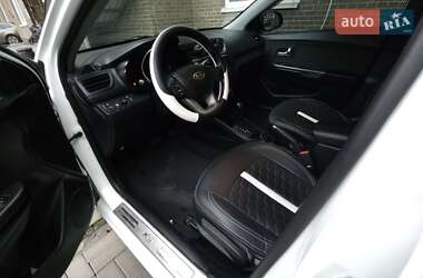 Хэтчбек Kia Rio 2012 в 