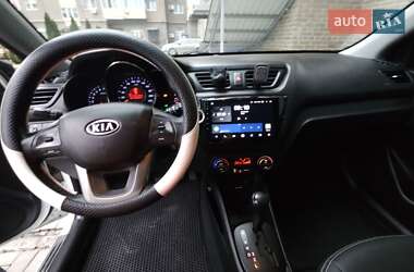 Хэтчбек Kia Rio 2012 в 
