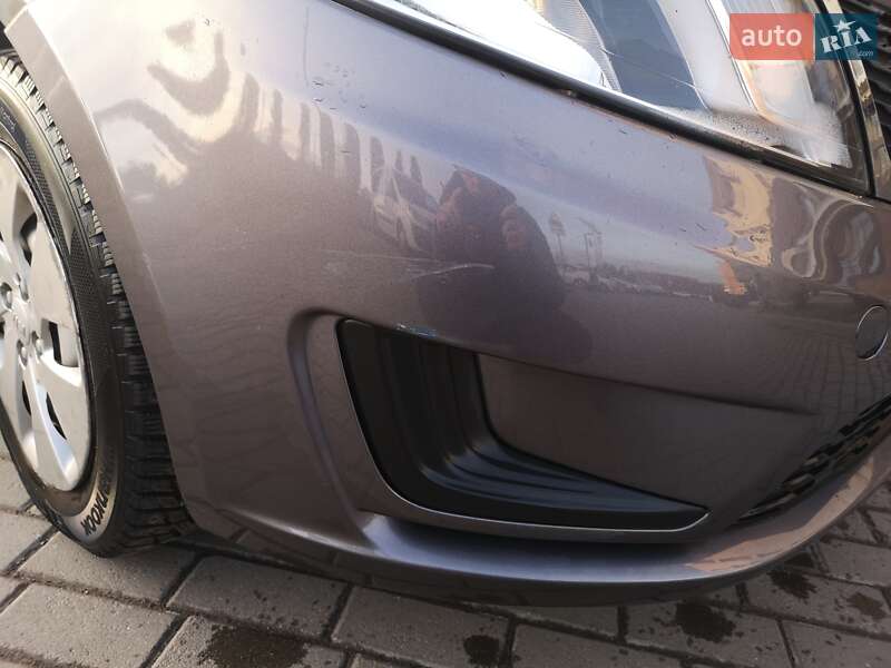 Седан Kia Rio 2012 в Львові