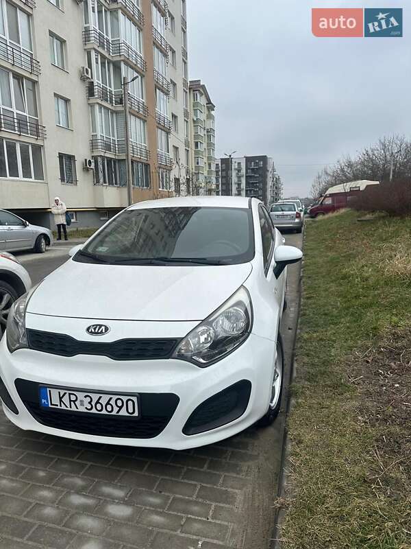 Хэтчбек Kia Rio 2013 в Львове