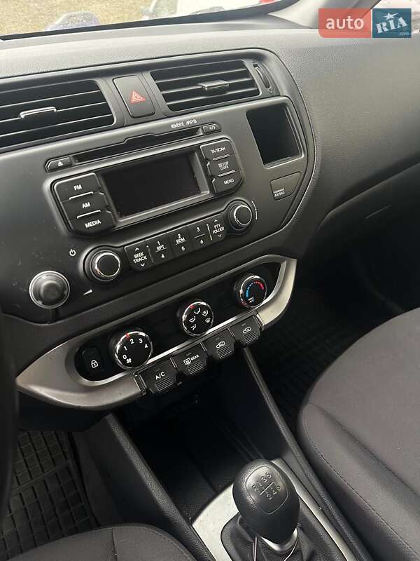 Хэтчбек Kia Rio 2013 в Львове